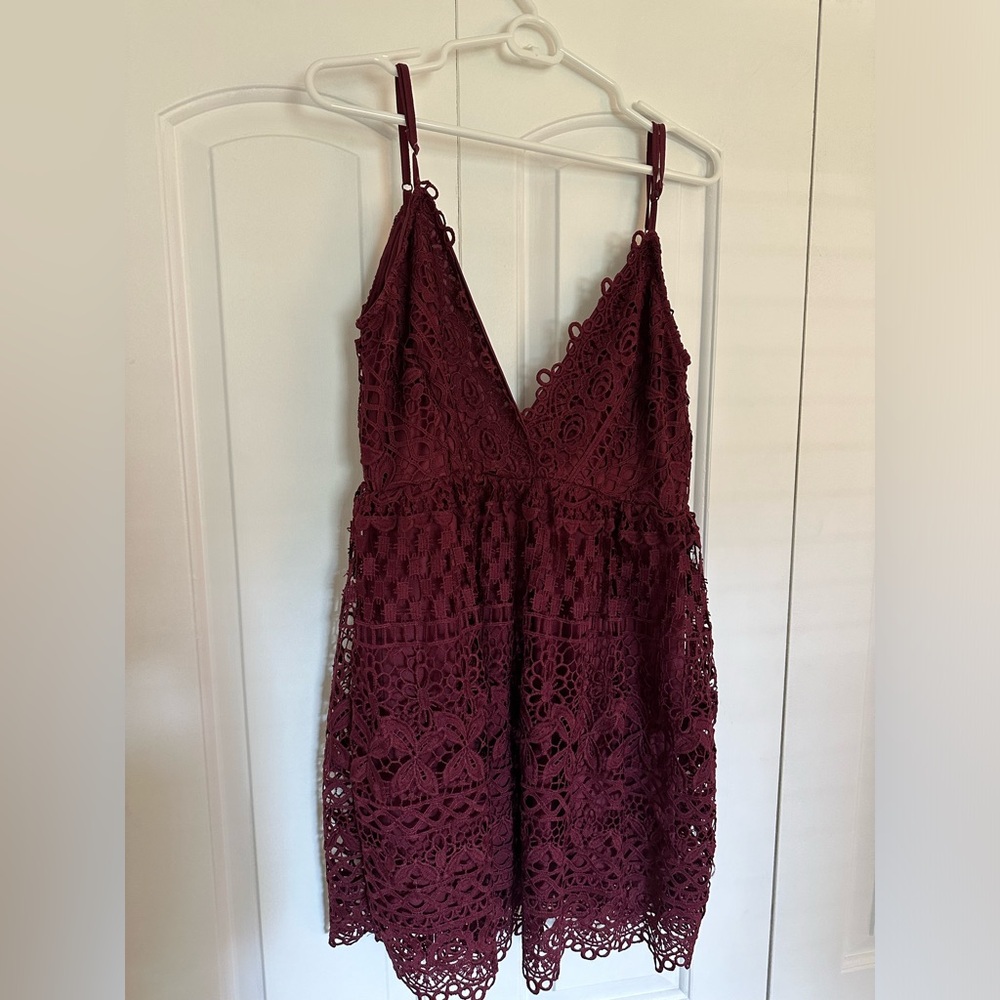 Tobi Lace Dress - Maroon